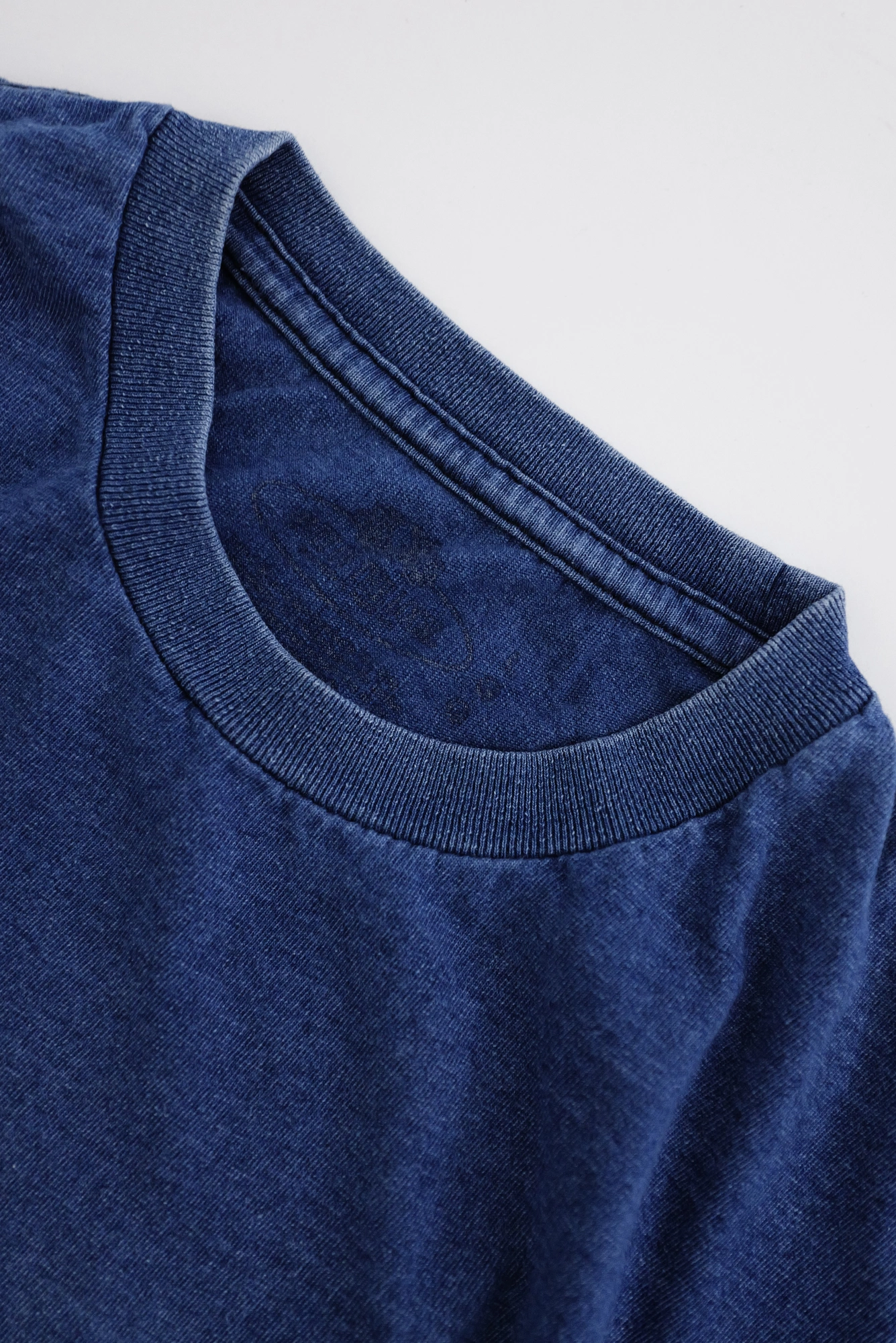 BLUE BLUE JAPAN Tee shirt Marine vintage, passéist — photo 6