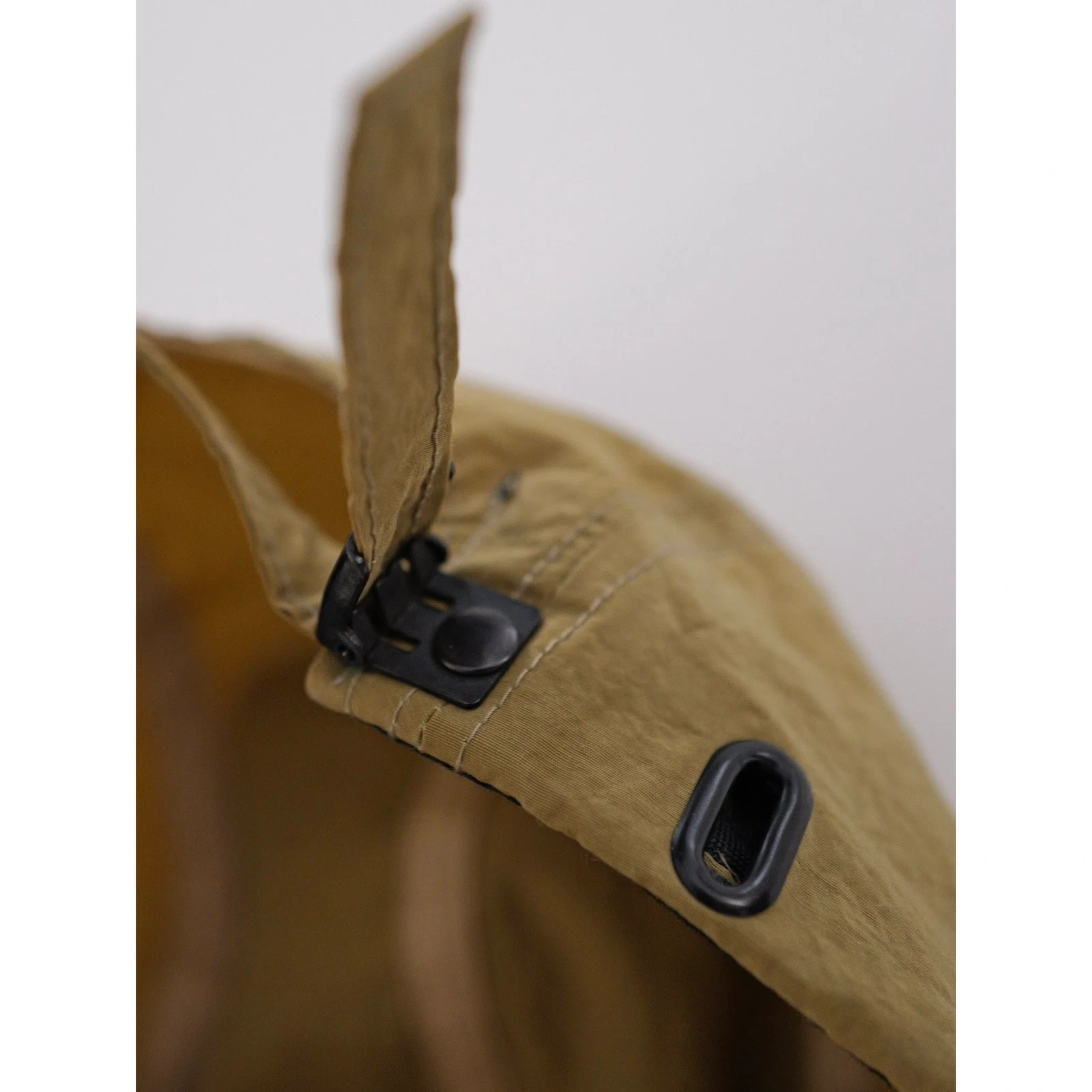 ISSEY MIYAKE Chapeau / bonnet Camel vintage, passéist — photo 11
